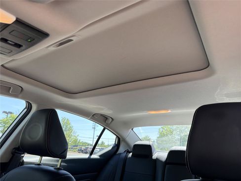 Used 2024 Nissan Altima 2.5 SR w/ SR Premium Package FWD image 4