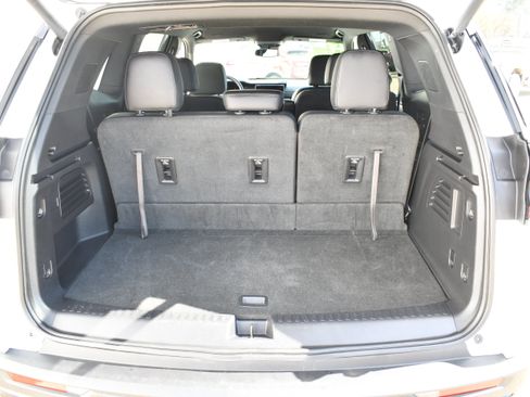 Used 2025 GMC Acadia Elevation w/ Elevation Premium Package image 9