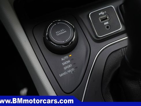 Used 2021 Jeep Cherokee Latitude Plus AWD/4WD image 53