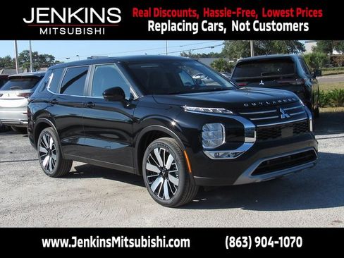 New 2025 Mitsubishi Outlander SE image 1