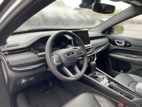 New 2026 Jeep Compass Limited image 9