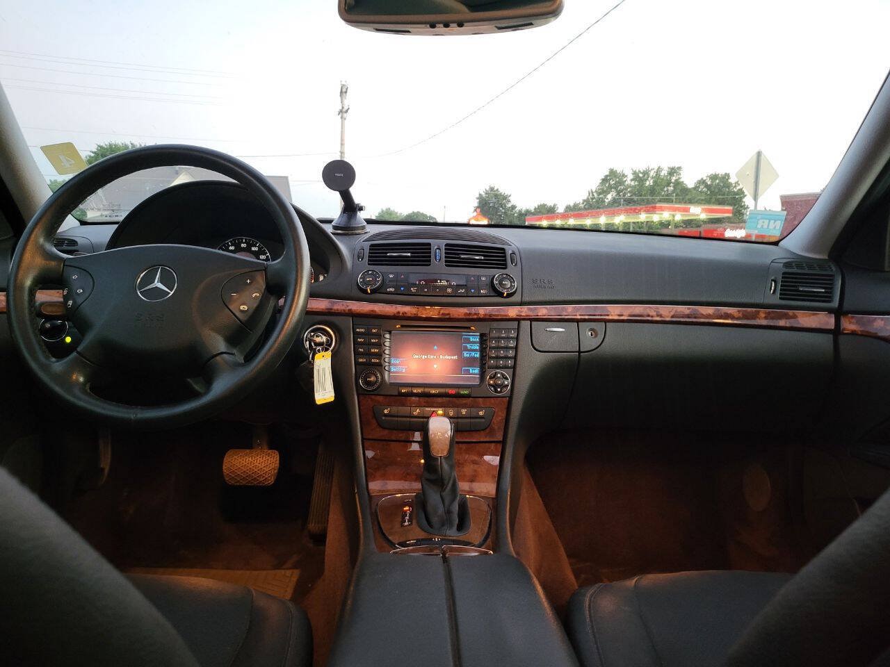 Used 2004 Mercedes-Benz E 500 4MATIC Sedan image 29
