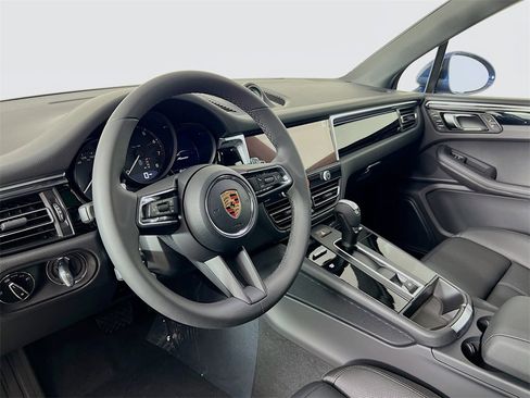 New 2026 Porsche Macan image 4