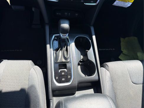 Used 2020 Hyundai Santa Fe SE AWD/4WD image 16