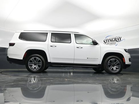 Used 2024 Jeep Wagoneer L Series II w/ Flexible Seating Group image 24