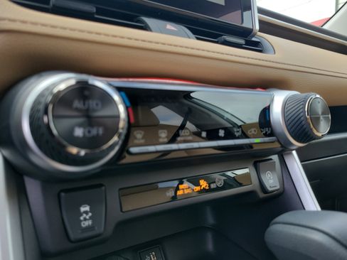 Used 2025 Toyota RAV4 XLE image 28