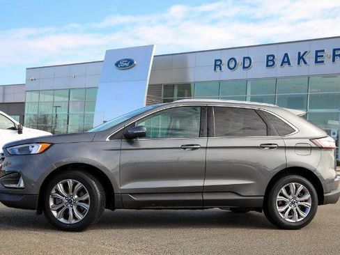 Certified 2022 Ford Edge Titanium image 3