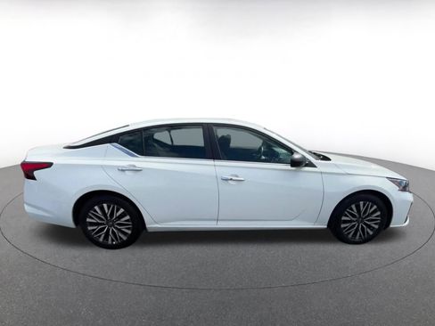 Used 2025 Nissan Altima 2.5 SV image 15