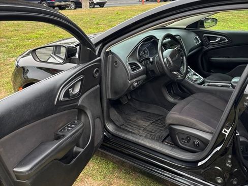 Used 2015 Chrysler 200 Limited w/ Convenience Group FWD image 10