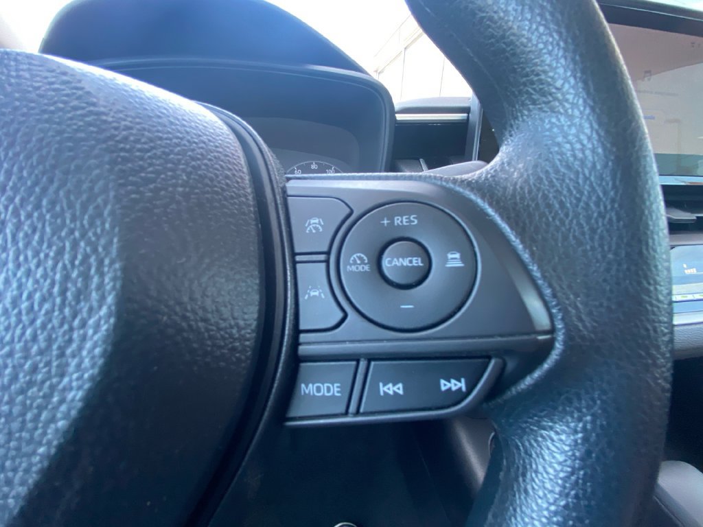 Used 2025 Toyota Corolla LE w/ LE Premium Package FWD image 19