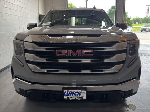 Used 2025 GMC Sierra 1500 SLE w/ Preferred Package AWD/4WD image 8