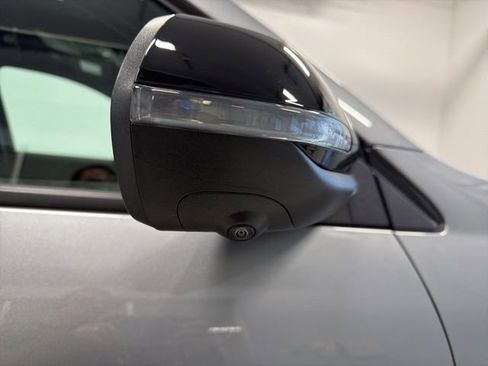 Used 2025 Chevrolet Traverse Z71 image 10