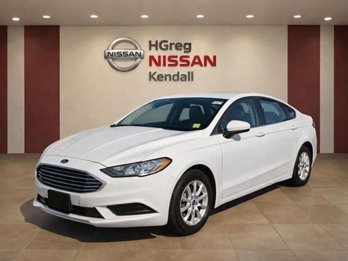 Used 2018 Ford Fusion S image 3