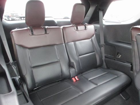 Used 2020 Ford Explorer Platinum w/ Premium Technology Package image 24