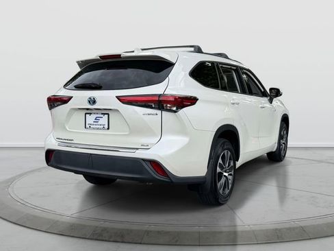 Used 2021 Toyota Highlander XLE AWD/4WD image 7