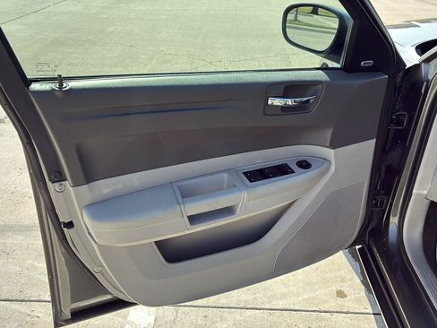 Used 2008 Chrysler 300 LX RWD image 21