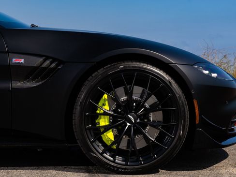 Used 2023 Aston Martin V8 Vantage Coupe RWD image 31