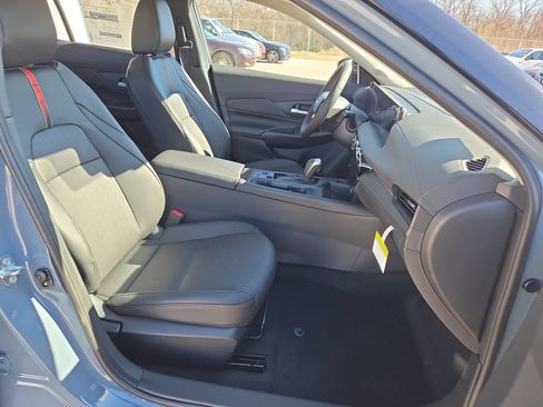 New 2026 Nissan Sentra SR w/ SR Premium Package FWD image 15