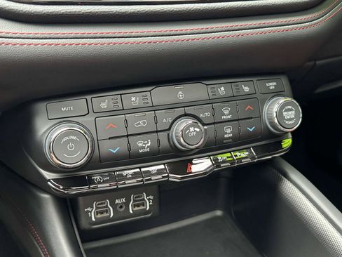 Used 2023 Dodge Durango GT AWD/4WD image 27