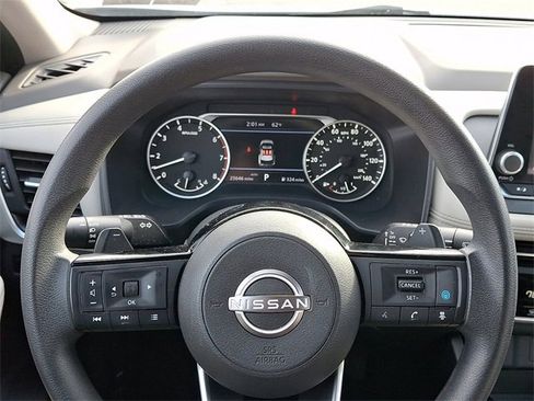 Used 2023 Nissan Rogue SV image 18