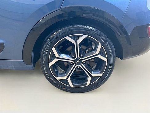 Used 2023 Kia Niro SX Touring image 6