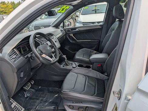 Used 2022 Volkswagen Tiguan SEL R-Line AWD/4WD image 16