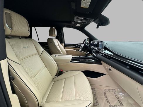 Used 2024 Cadillac Escalade Premium Luxury image 14