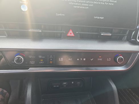 Used 2025 Kia Sportage SX AWD/4WD image 11