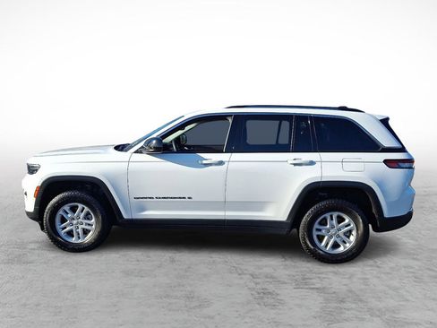 Certified 2023 Jeep Grand Cherokee Laredo image 2