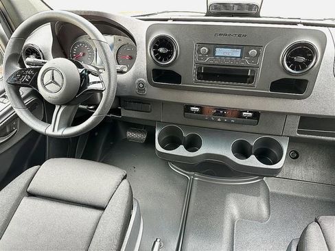 Used 2025 Mercedes-Benz Sprinter 2500 image 20