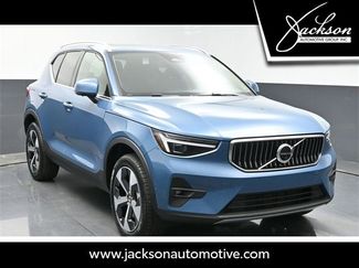 New 2024 Volvo XC40 B5 Plus w/ Protection Package Premier video 1