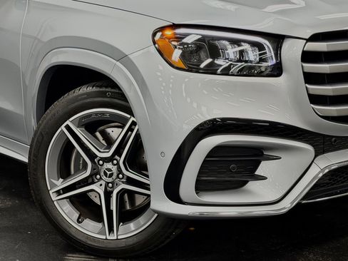 Used 2025 Mercedes-Benz GLS 450 4MATIC image 4