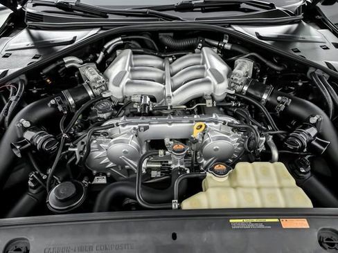 Used 2011 Nissan GT-R Premium image 27