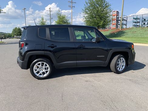 Certified 2023 Jeep Renegade Latitude AWD/4WD image 11