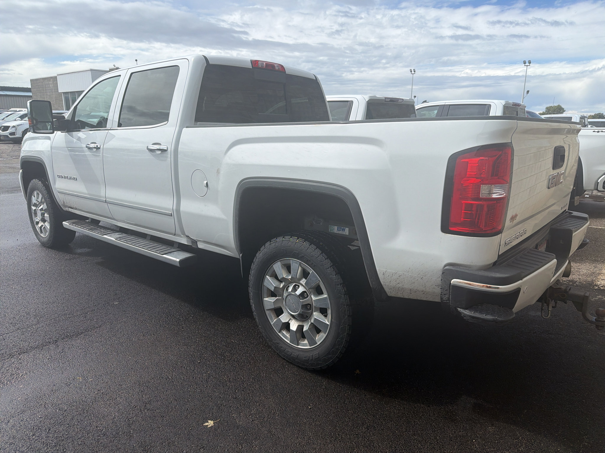 Used 2017 GMC Sierra 2500 Denali w/ Duramax Plus Package AWD/4WD image 2