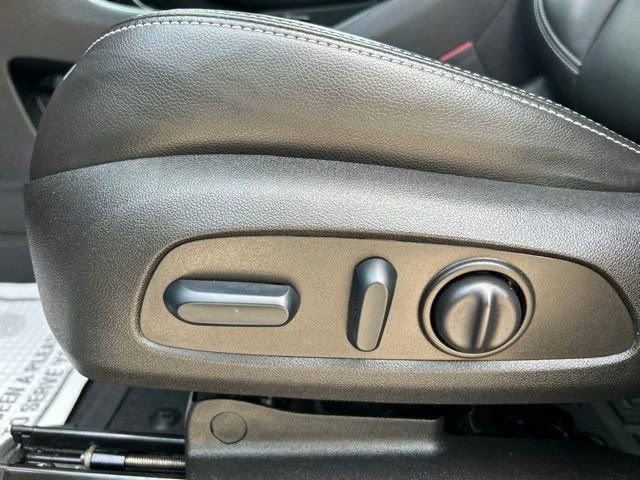 Used 2022 GMC Terrain SLT w/ Infotainment Package II FWD image 14