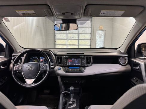 Used 2018 Toyota RAV4 XLE AWD/4WD image 21