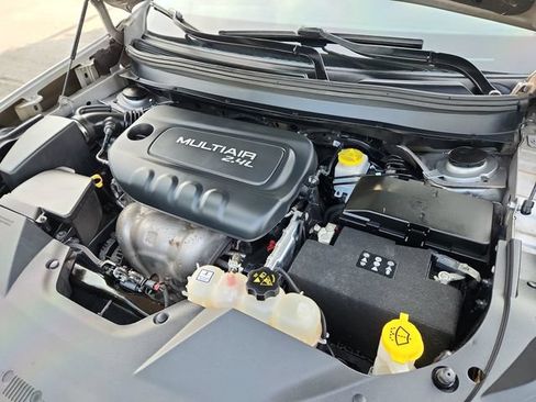 Used 2019 Jeep Cherokee Latitude w/ Popular Appearance Group FWD image 16