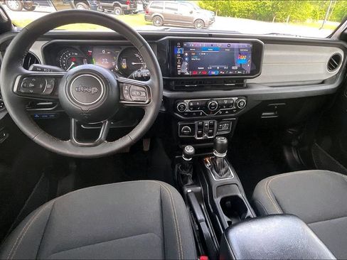 Used 2024 Jeep Wrangler Unlimited w/ Convenience Group AWD/4WD image 15