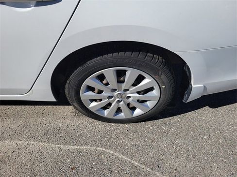 Used 2017 Nissan Sentra S image 6
