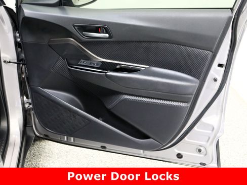 Certified 2019 Toyota C-HR XLE image 33