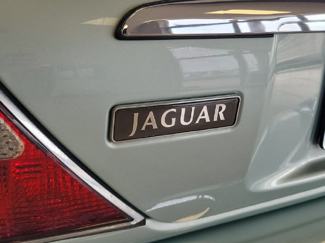 Used 2000 Jaguar XJ8 RWD image 6