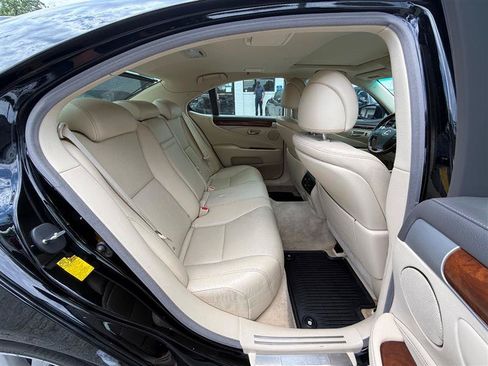 Used 2013 Lexus LS 460 w/ Comfort Pkg RWD image 24