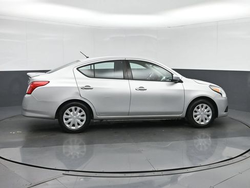 Used 2017 Nissan Versa SV FWD image 8