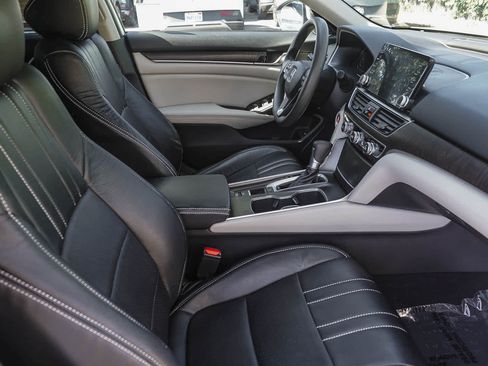 Used 2018 Honda Accord EX image 17