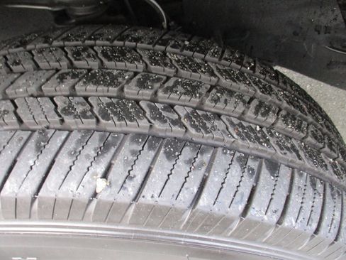 Used 2020 Toyota Tacoma Limited image 10