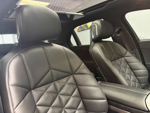 Used 2025 BMW 740i w/ Premium Package image 83