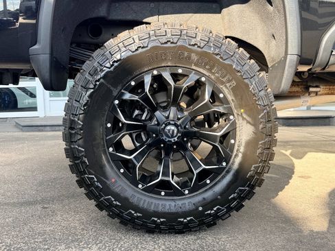 Used 2023 Chevrolet Silverado 2500 High Country w/ Z71 Off-Road Package AWD/4WD image 9