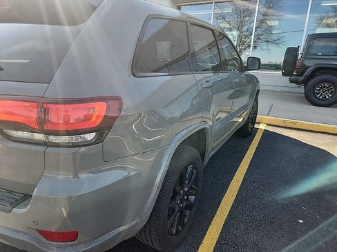 Used 2021 Jeep Grand Cherokee Laredo X image 3