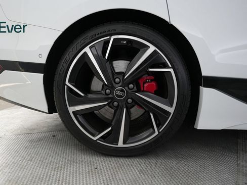 Used 2025 Audi S6 e-tron Premium Plus w/ Premium Plus AWD/4WD image 22
